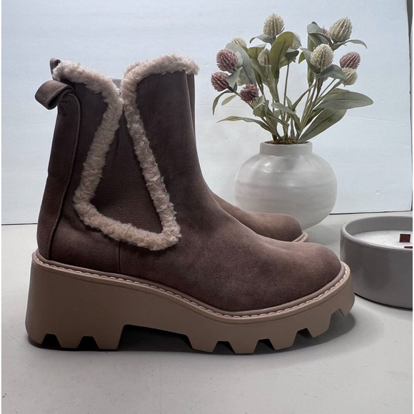 DV by Dolce Vita Vinny Lug Sole Ankle Bootie Tan Pull On Fur Trim Women 8 NWOB - Picture 3 of 10